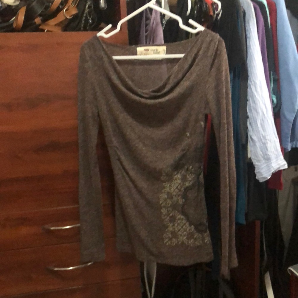 Nicely pattern cowl neck